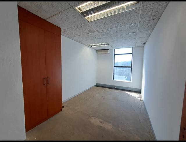 772M² OFFICE TO LET IN CRAIGHALL